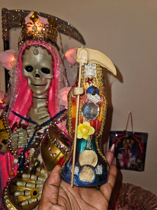 8" Vestida 7 Colores/Rainbow Robe Santa Muerte Statue