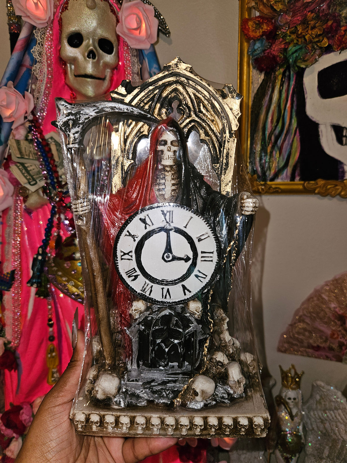 11" La Reversible (Red& Black) Robe w/ Clock Santa Muerte Statue