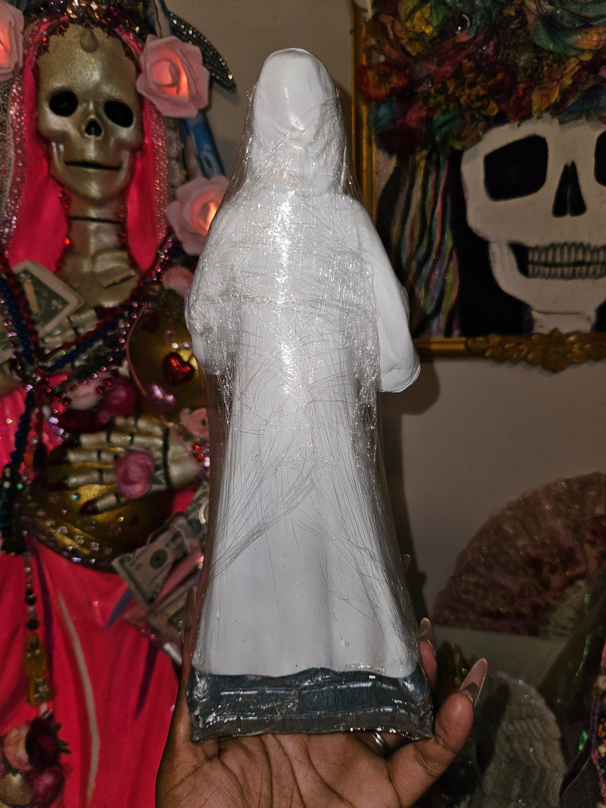 11" White Robe w/ 7 Colores Pyramid Santa Muerte Statue