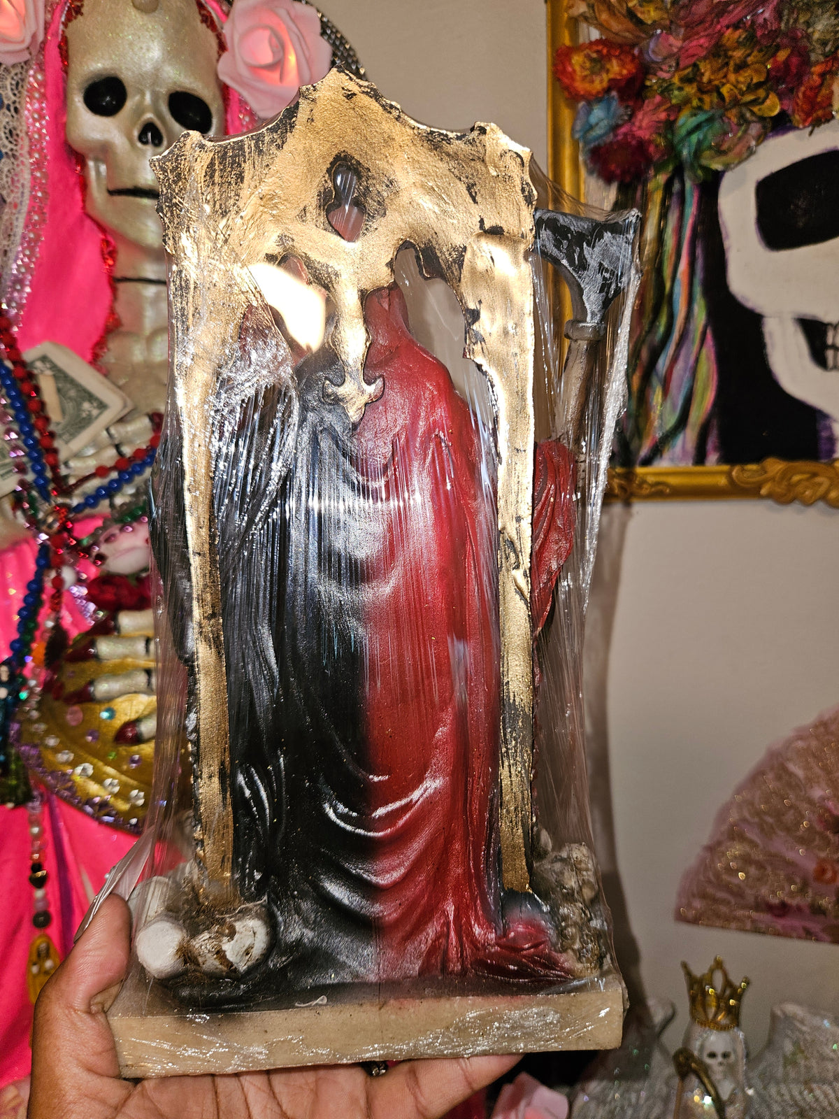 11" La Reversible (Red& Black) Robe w/ Clock Santa Muerte Statue
