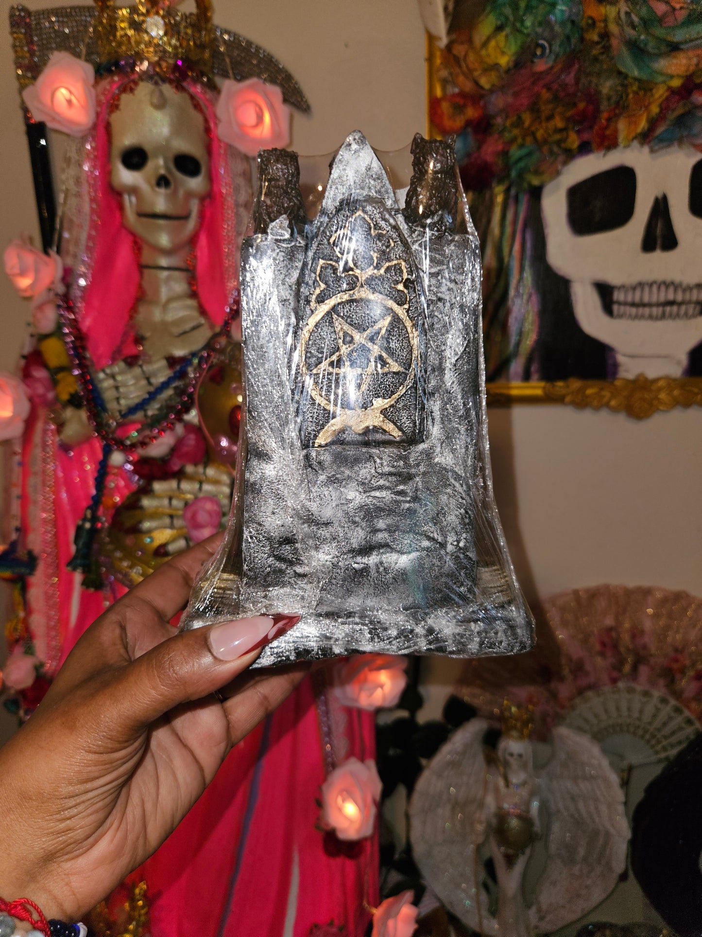 7.5" Sitting White Robe double Scythe Santa Muerte Statue