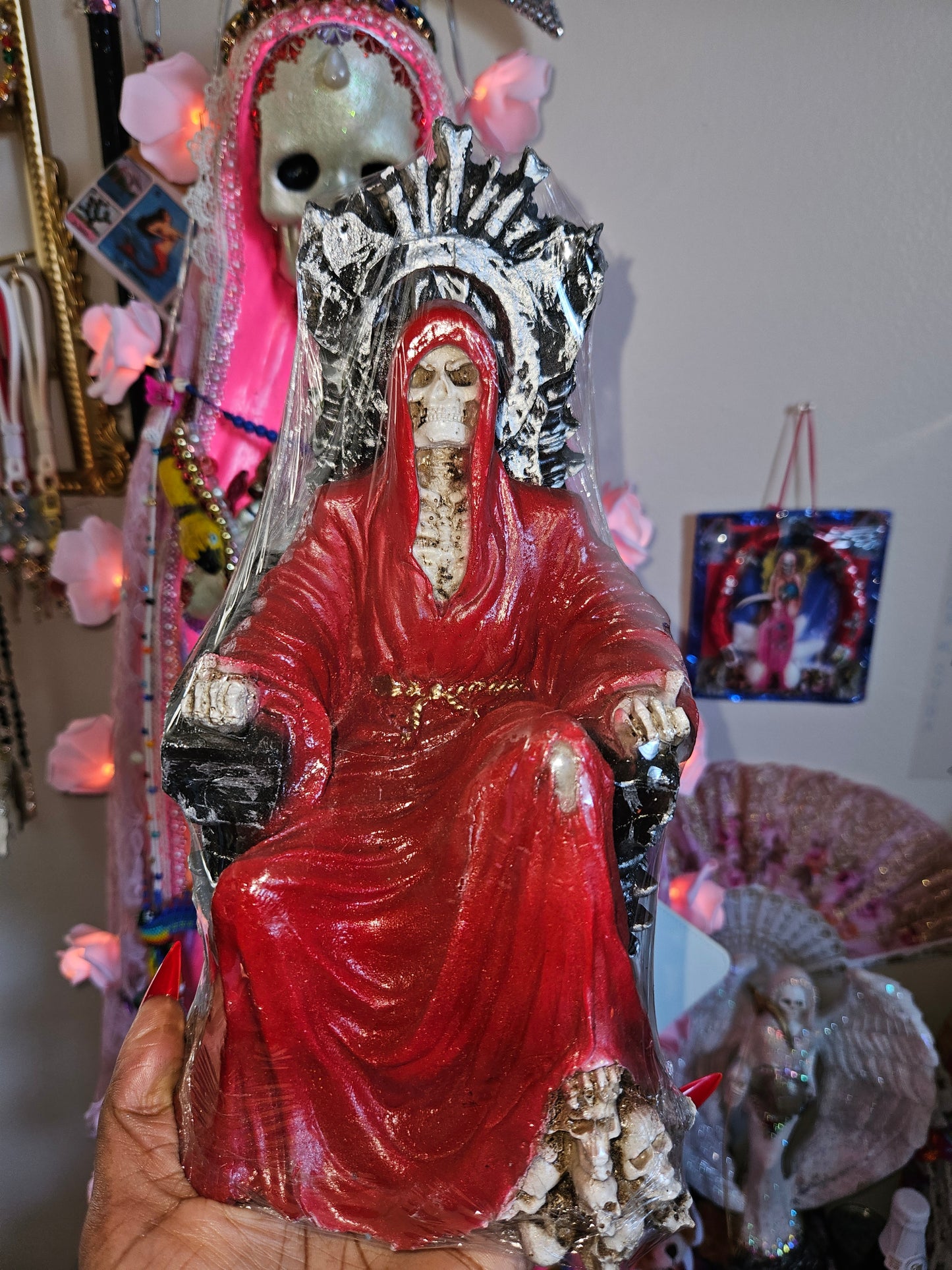 10" Sitting Red Robe Statue