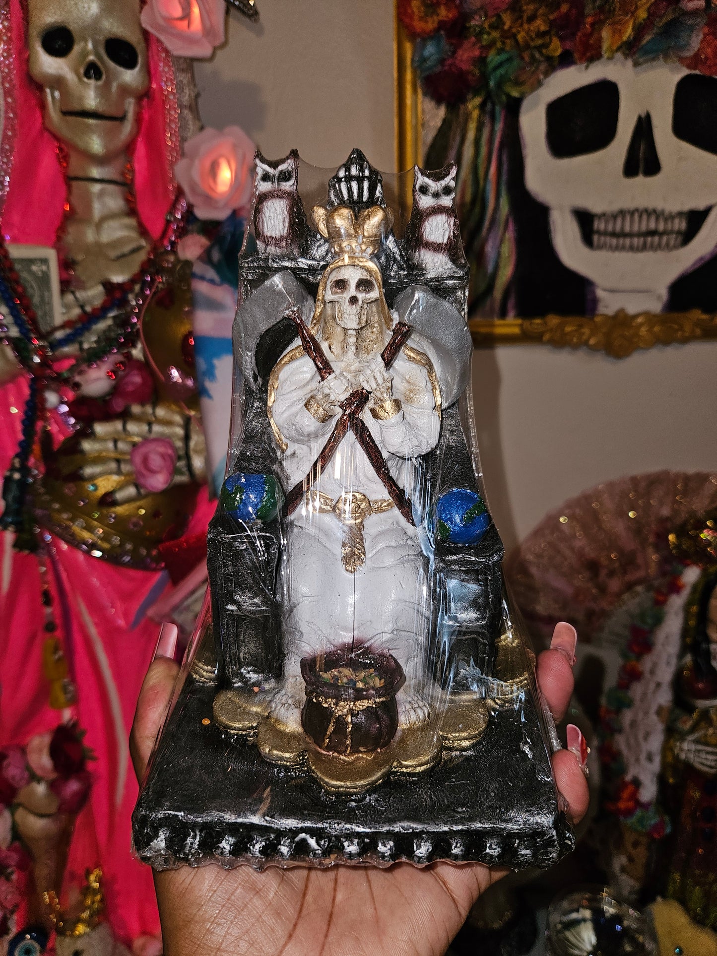 7.5" Sitting White Robe double Scythe Santa Muerte Statue